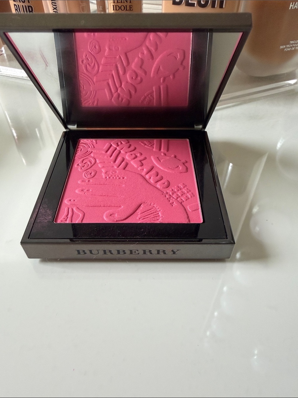 Burberry Vibrant Pink Blush Compact